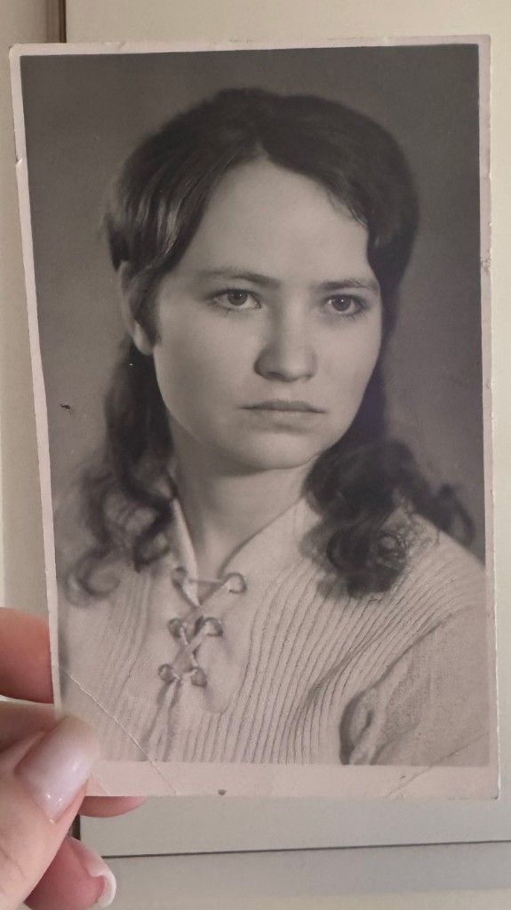 До: повреждённая старая фотография