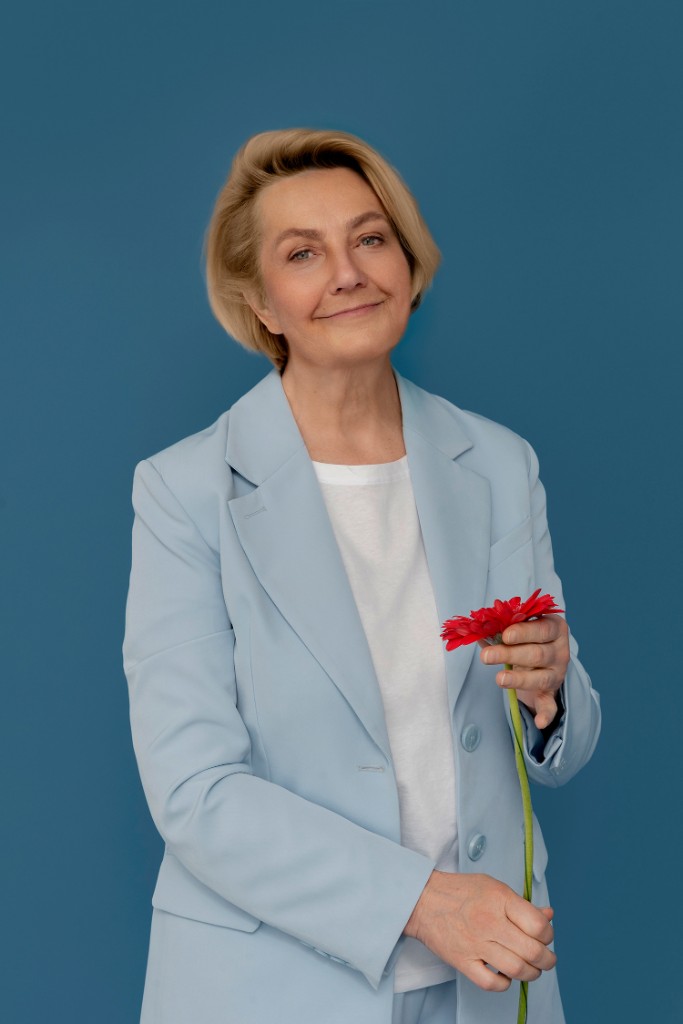 После ретуши: выровненный тон кожи, мягкий студийный свет. Ольга Грачёва