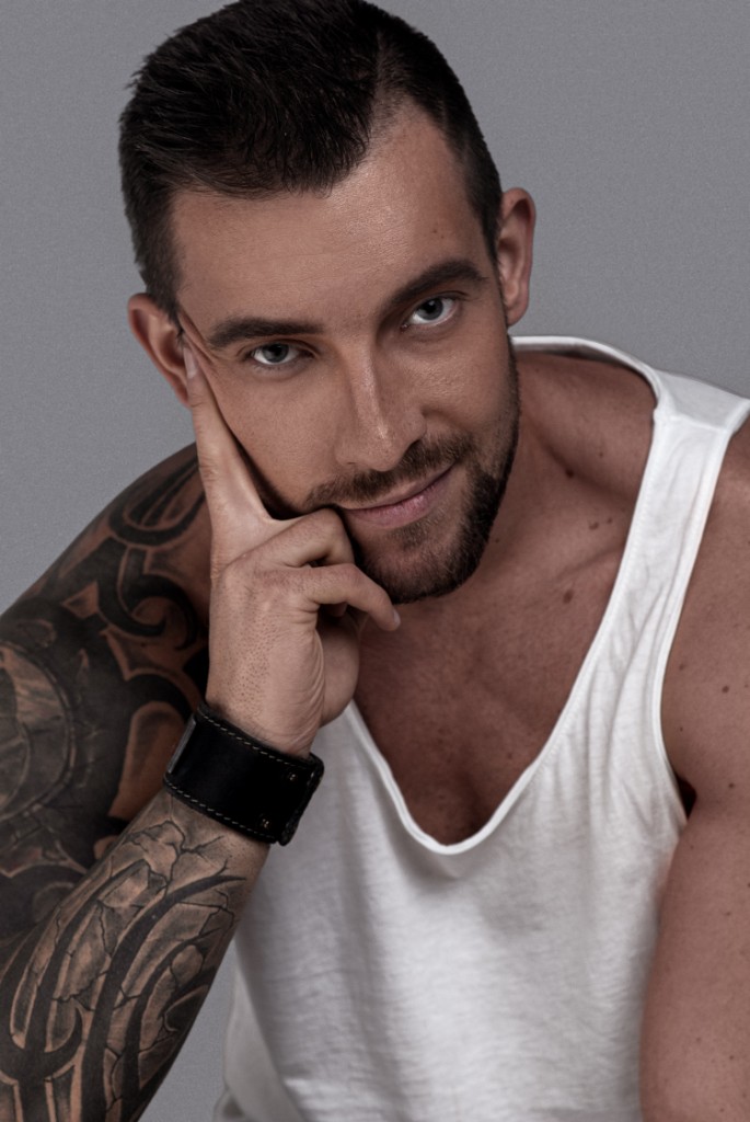 После ретуши: портрет мужчины, мягкий свет и чистая обработка. Ольга Грачёва